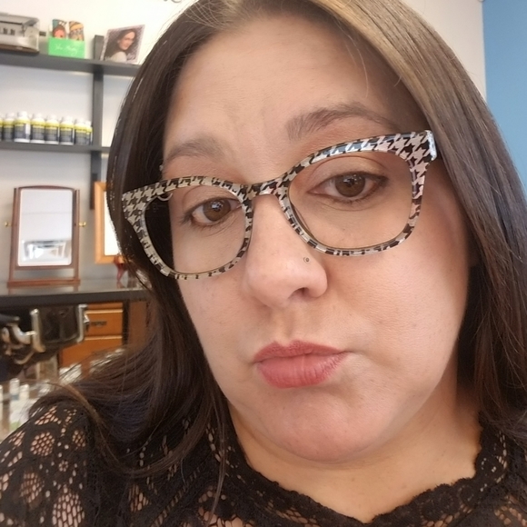 Meet your Posher, Kim - Picture 4 of 6